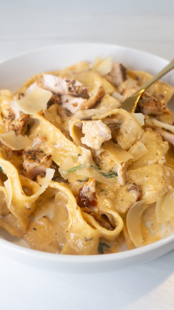 Tuscan Chicken Pasta i